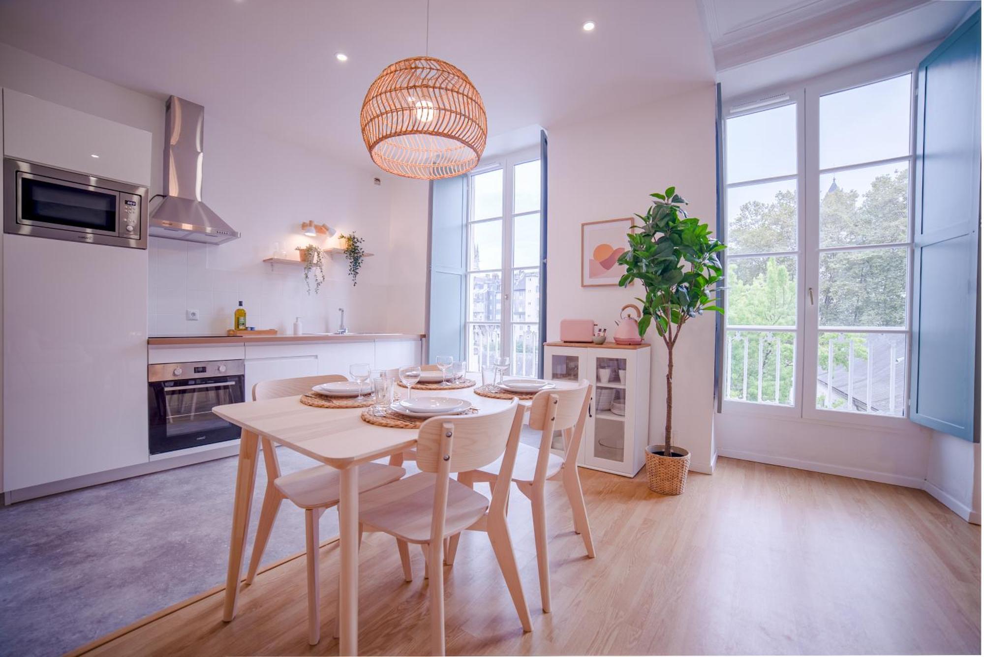 La Vue Royale - Face Au Chateau - Wifi - 4 Personnes Pau Dış mekan fotoğraf