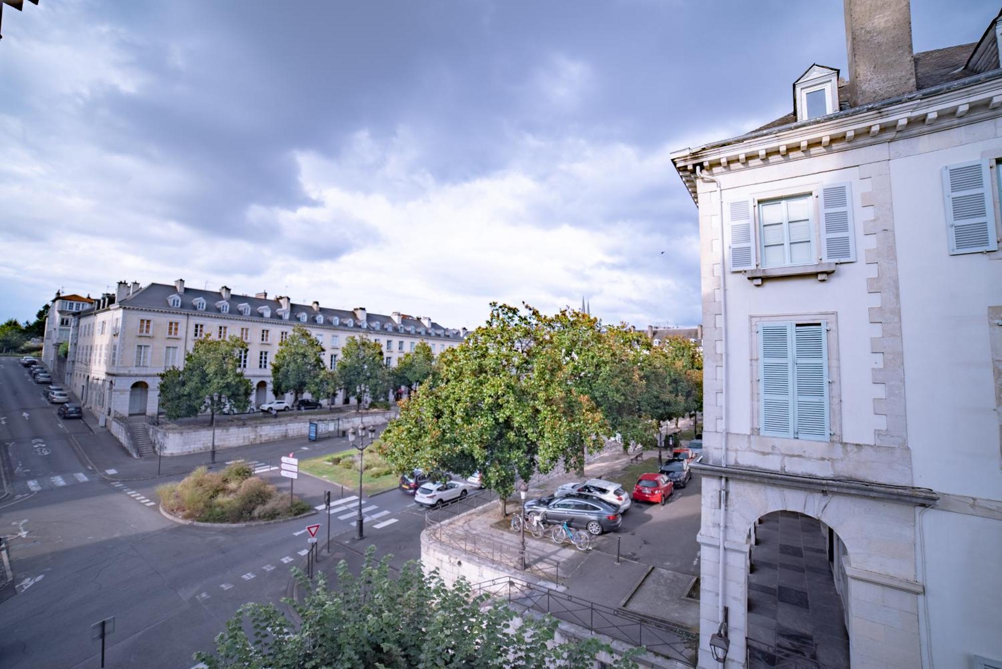 La Vue Royale - Face Au Chateau - Wifi - 4 Personnes Pau Dış mekan fotoğraf